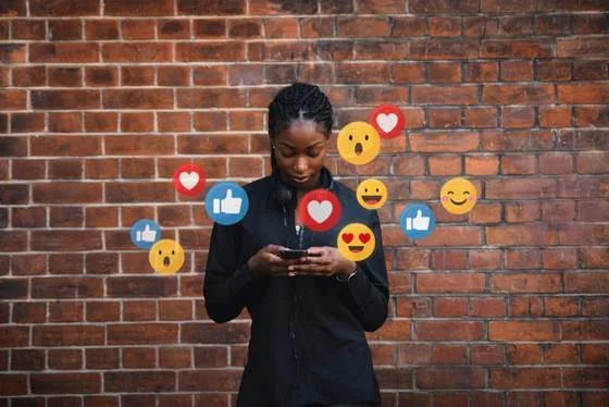 vantagens e desvantagens das redes sociais